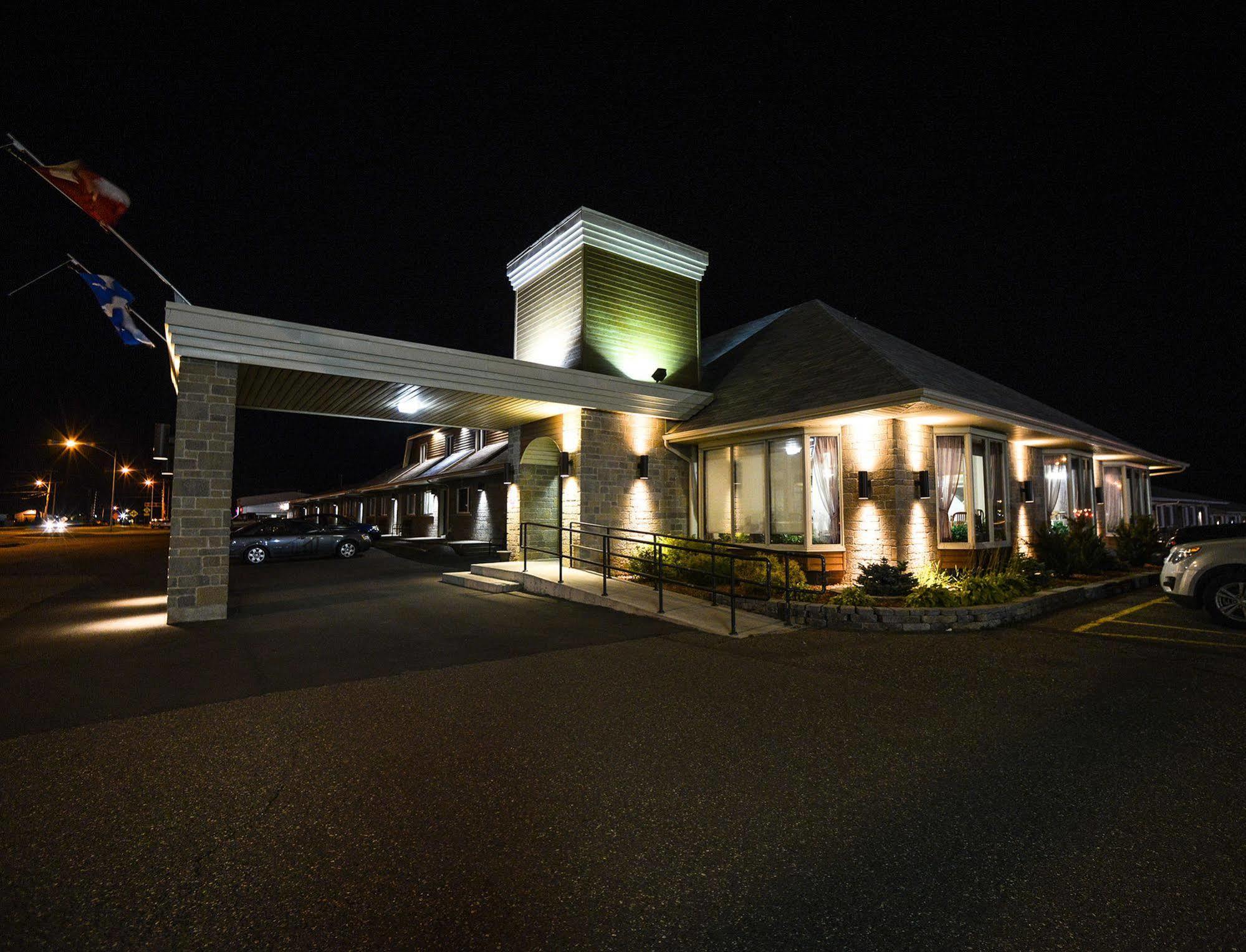 מאטנה Hotel Motel La Vigie מראה חיצוני תמונה